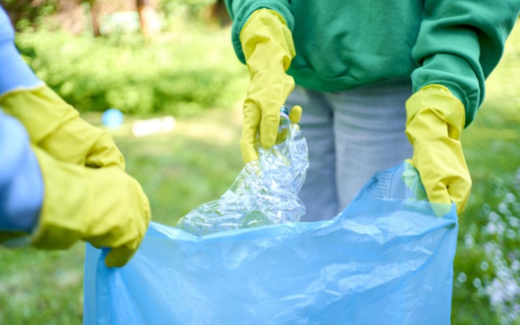 失業保険受給中に「無給の手伝い・ボランティア」をしたら申告が必要？減額・バレるケースと安全ラインを解説